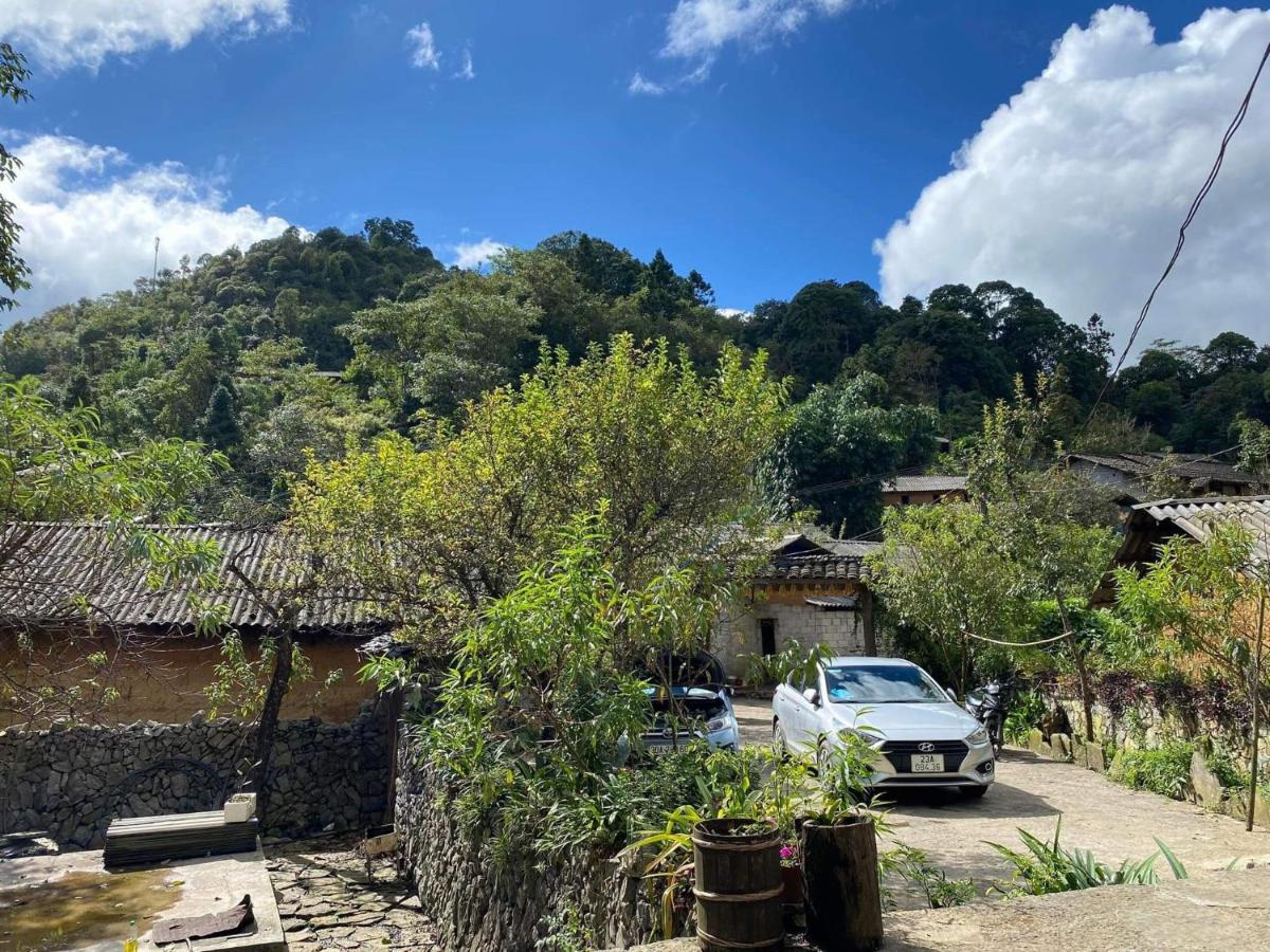 Nha Co Lao Xa Homestay Hmong & Bungalow Air Conditioner Dong Van  Eksteriør billede