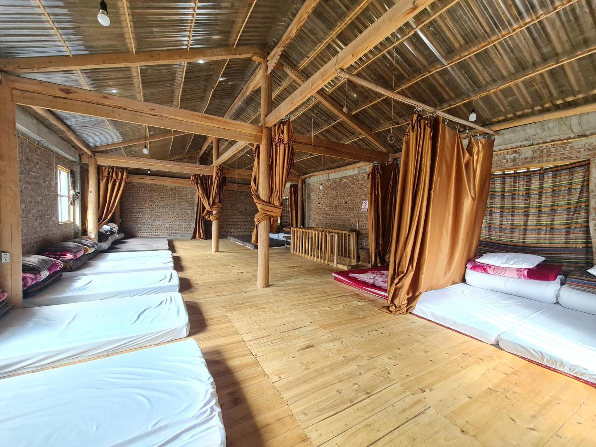 Nha Co Lao Xa Homestay Hmong & Bungalow Air Conditioner Dong Van  Eksteriør billede
