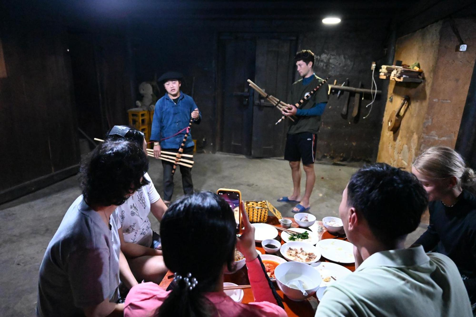 Nha Co Lao Xa Homestay Hmong & Bungalow Air Conditioner Dong Van  Eksteriør billede