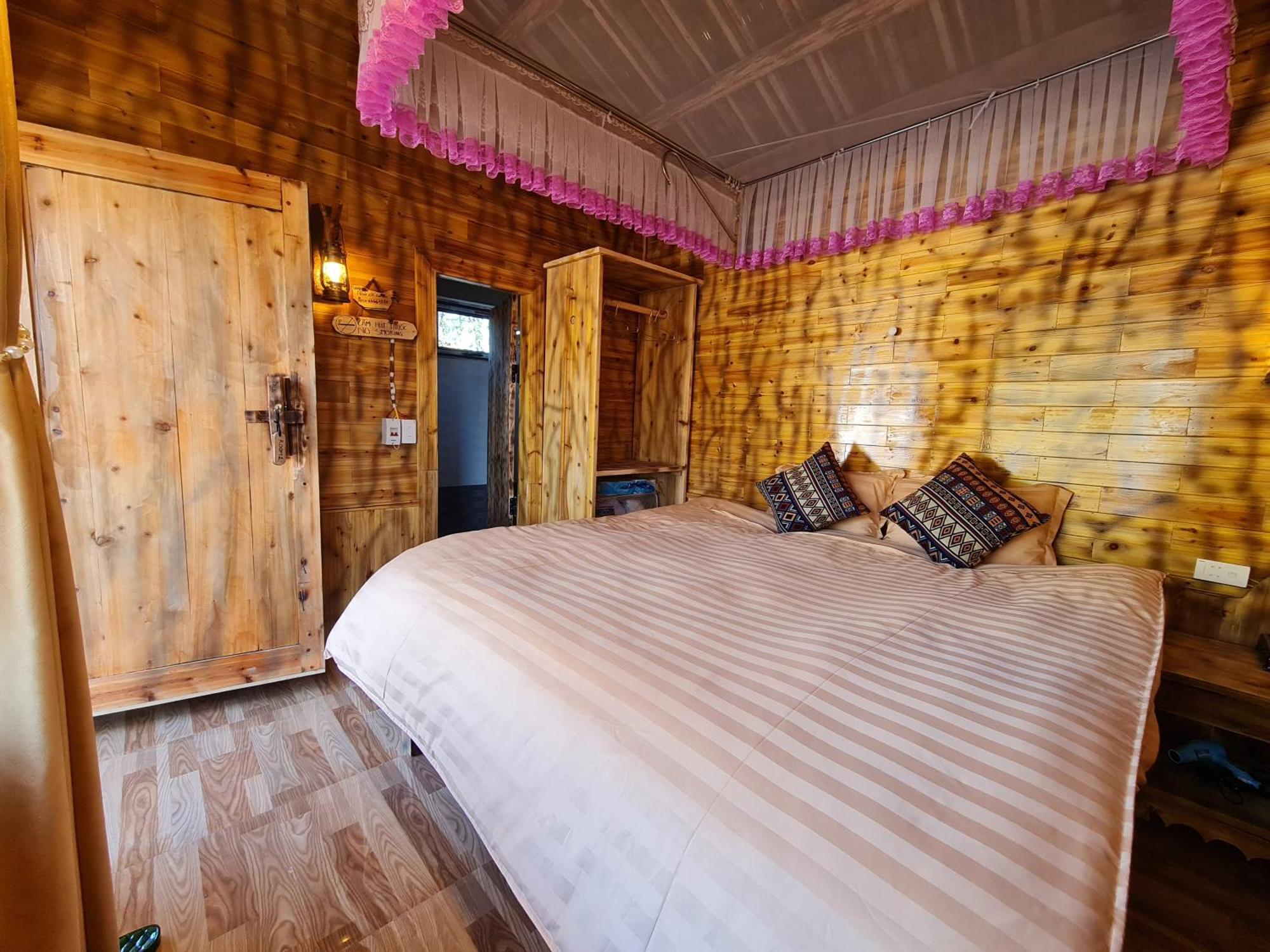 Nha Co Lao Xa Homestay Hmong & Bungalow Air Conditioner Dong Van  Eksteriør billede