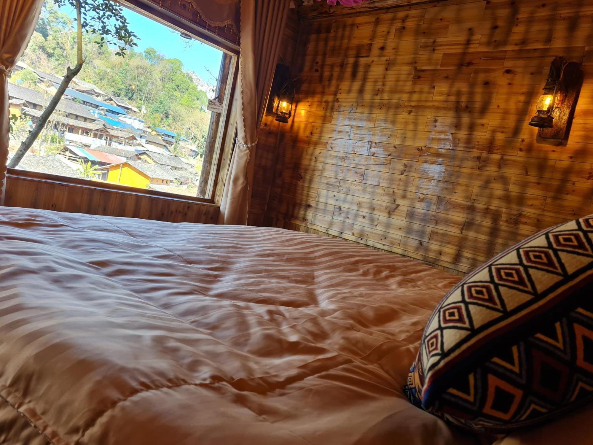 Nha Co Lao Xa Homestay Hmong & Bungalow Air Conditioner Dong Van  Eksteriør billede