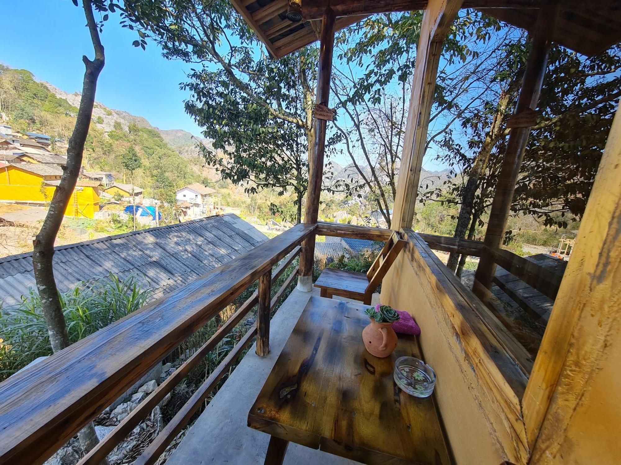 Nha Co Lao Xa Homestay Hmong & Bungalow Air Conditioner Dong Van  Eksteriør billede